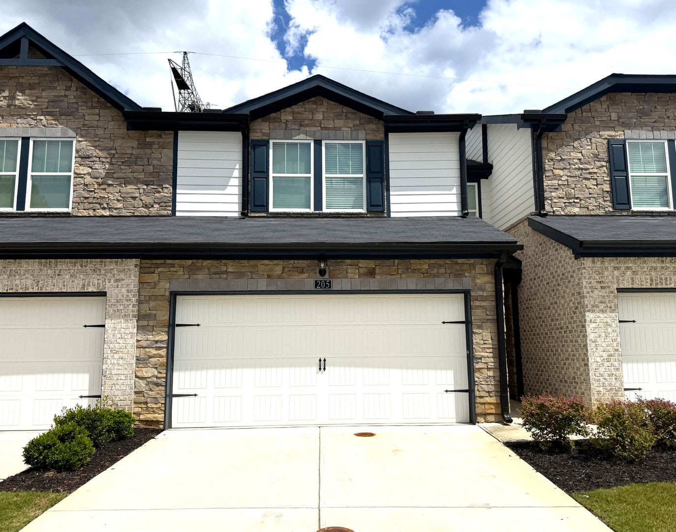 Welcome Home to a Townhome!! – photo 1