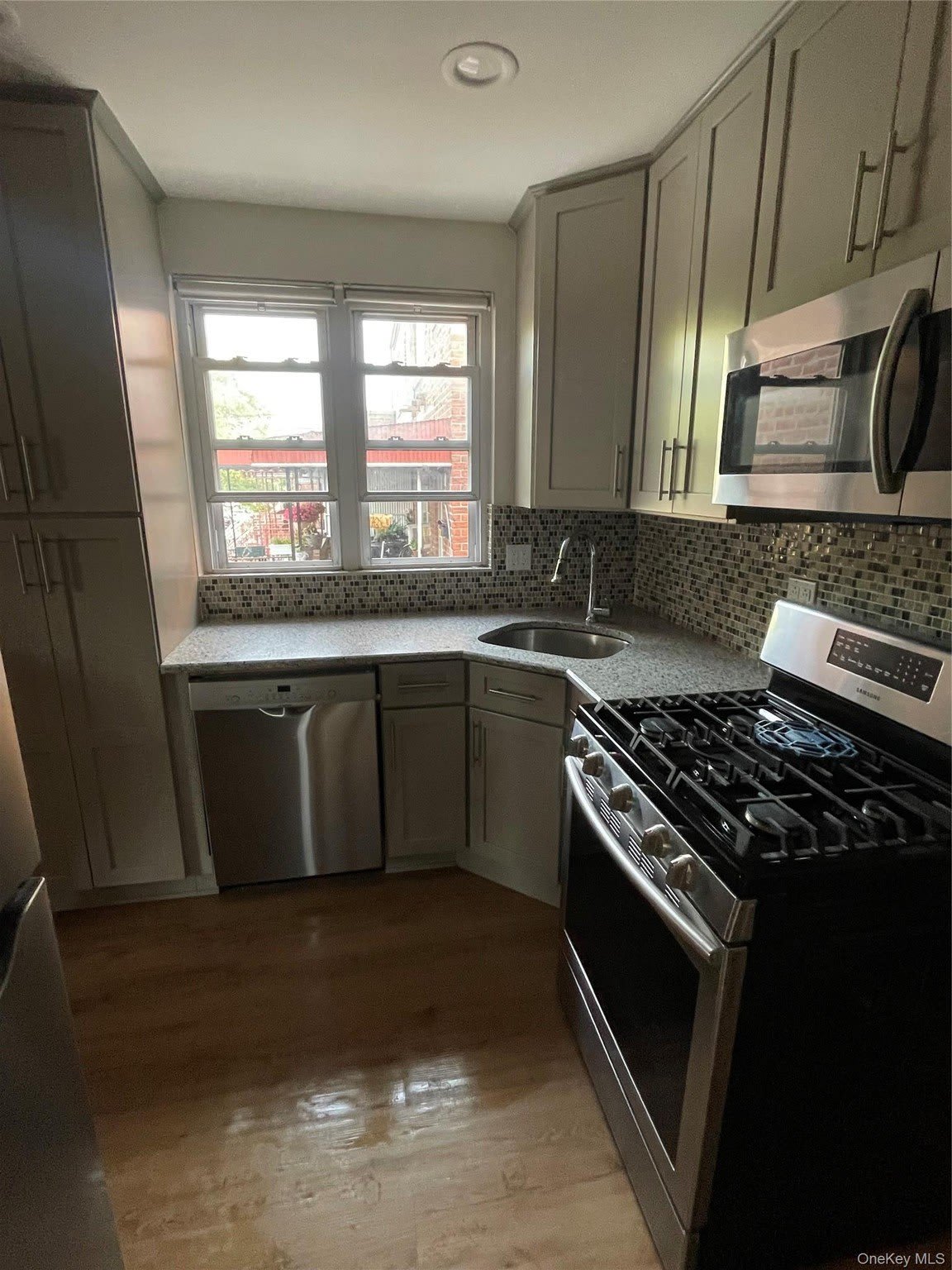 1212 E 98th Street – photo 1