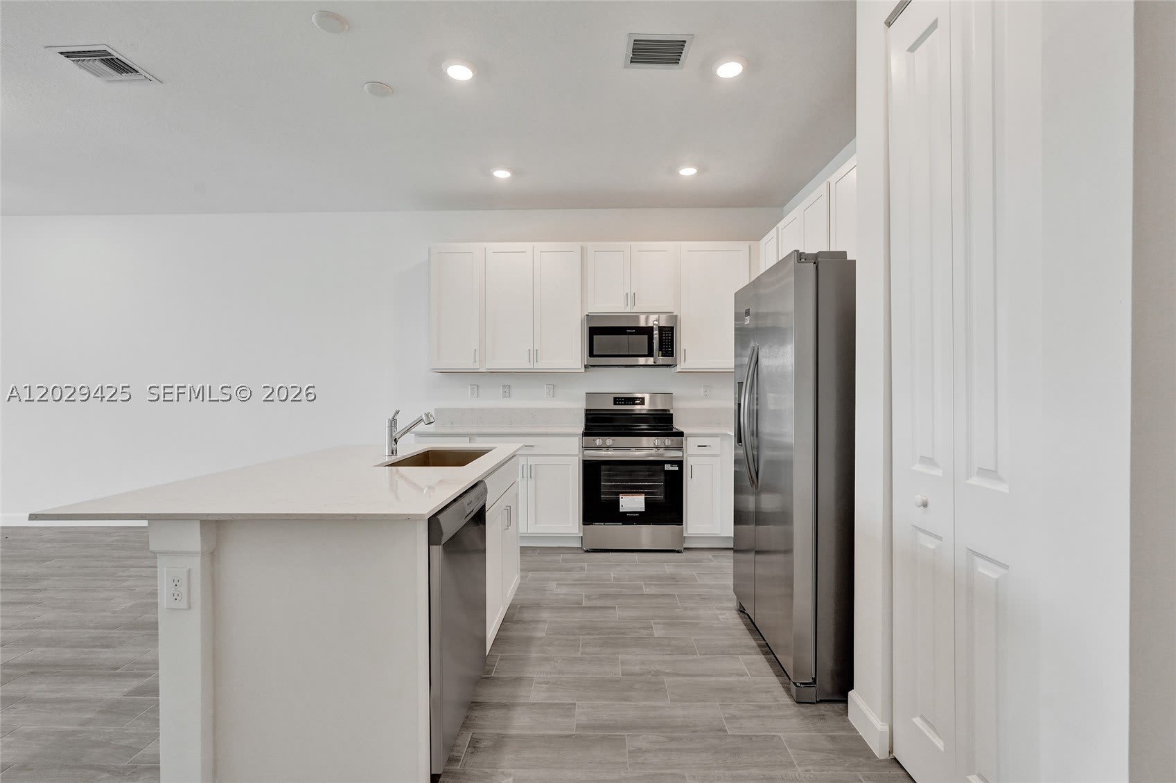 3777 Harborside Ave – photo 2