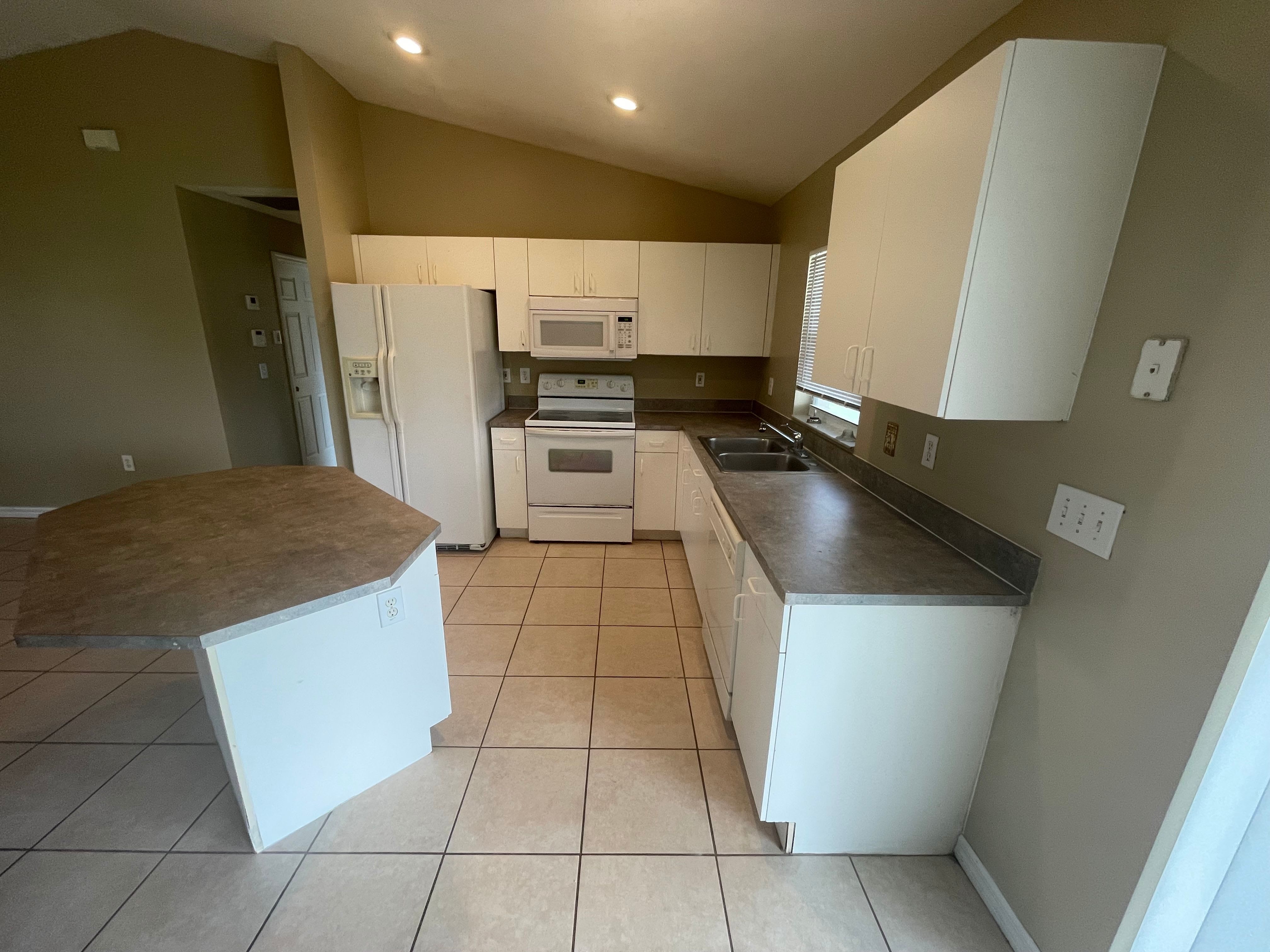 671 Dauphine Ave S – photo 2