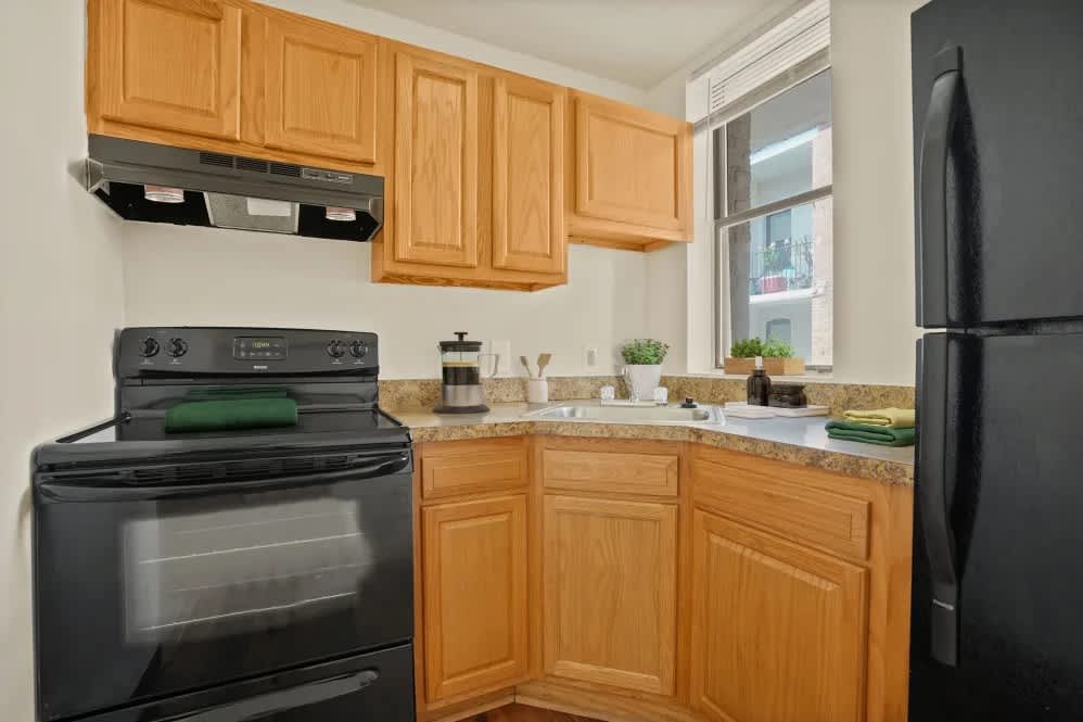 R Street Apartments – photo 2