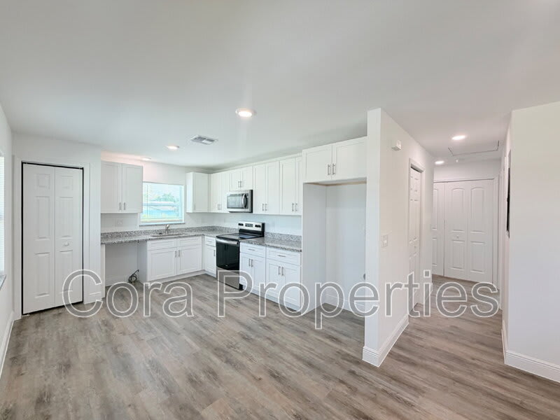 401 E Pearl Street – photo 2