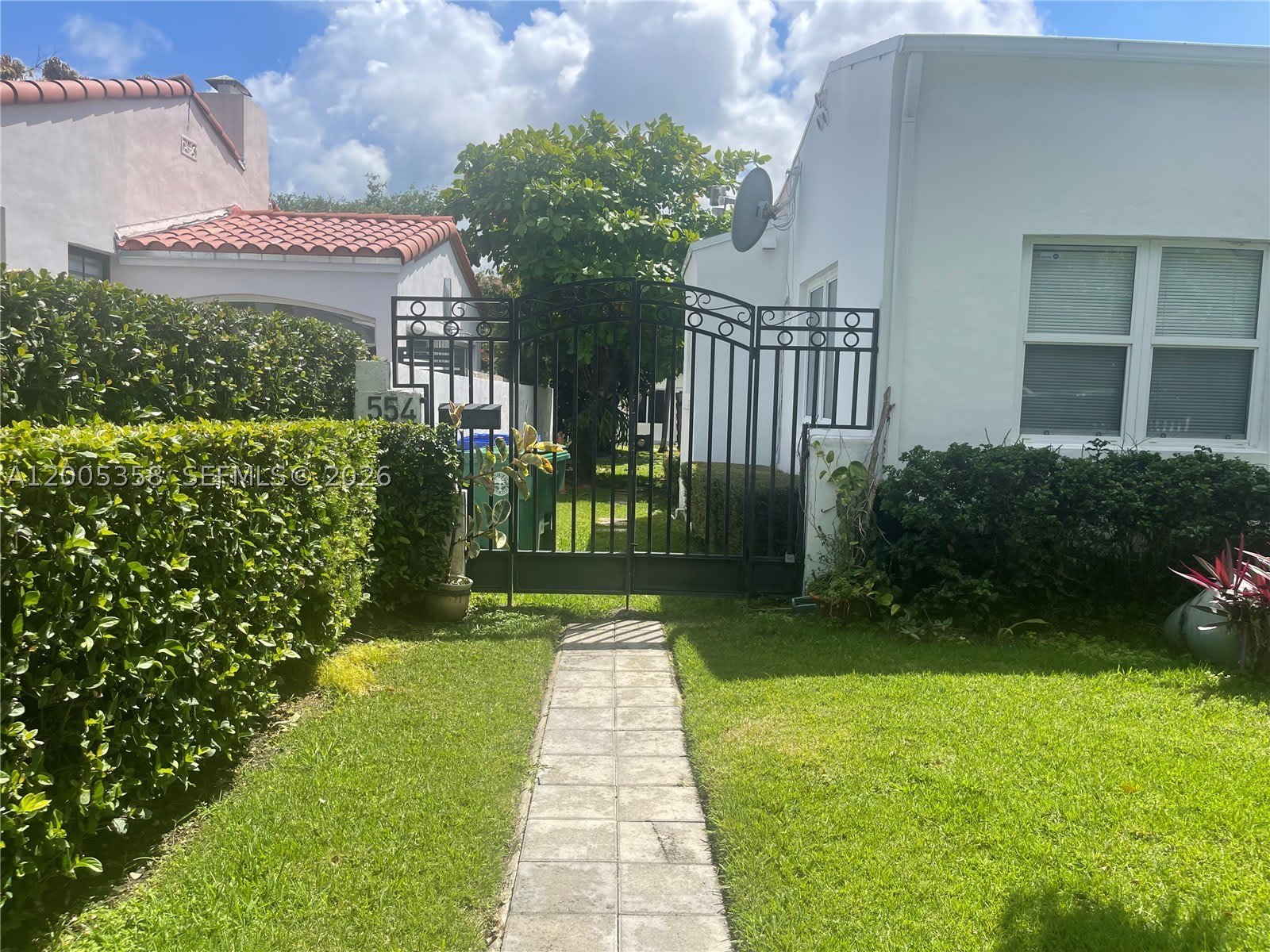 554 NE 74th St – photo 2