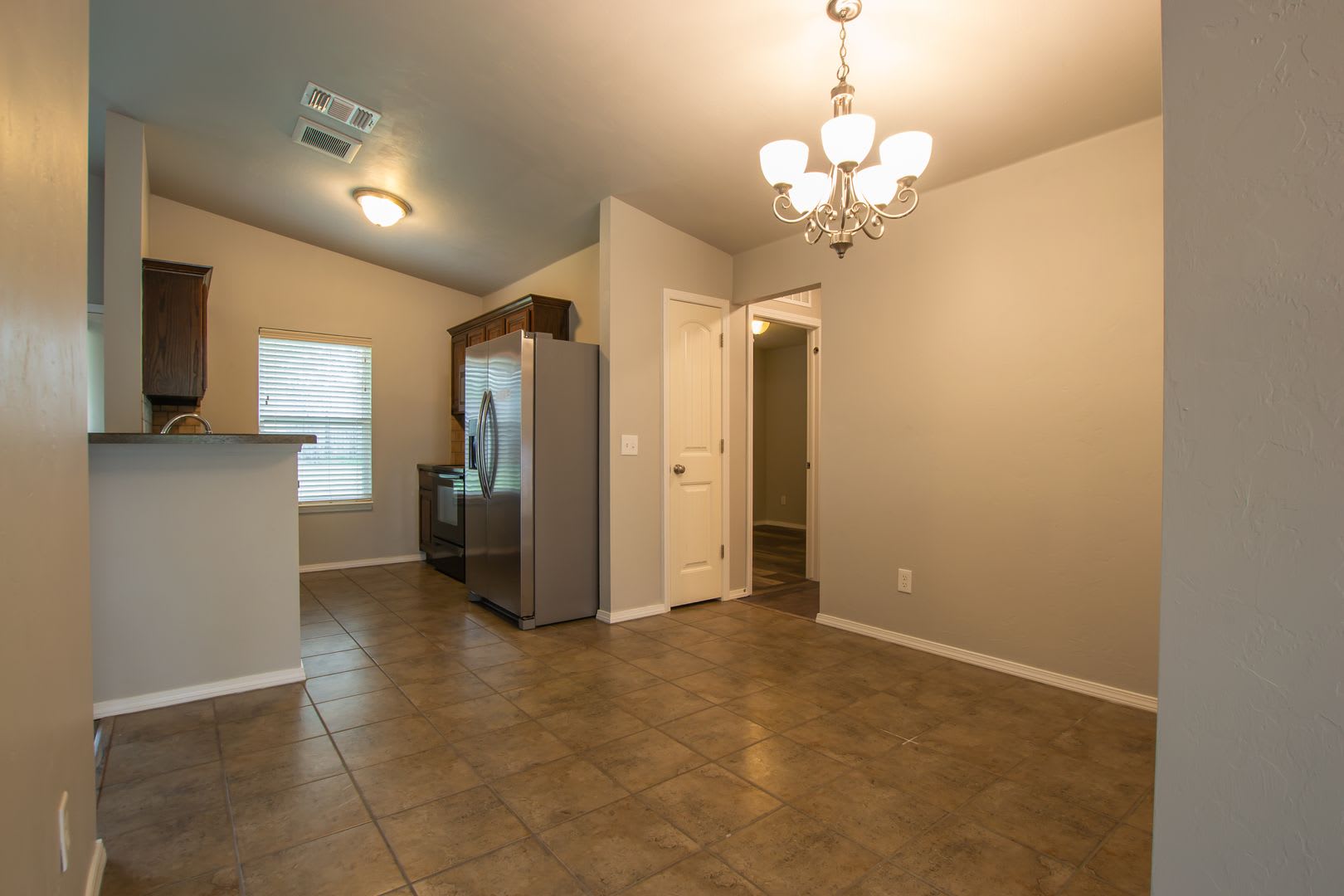 Beautiful 3 Bed 2 Bath Home in Moore School District! – photo 5