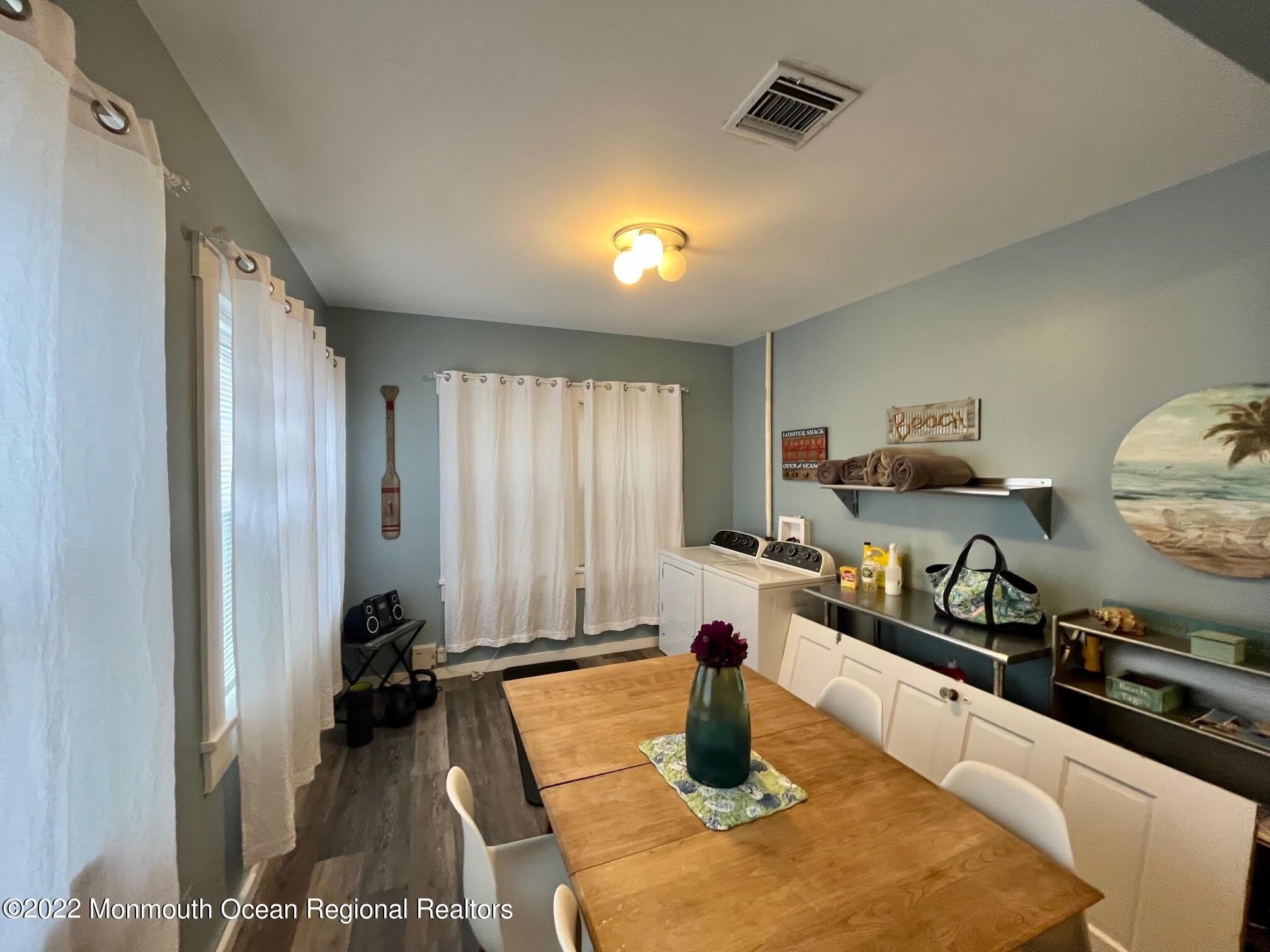 218 Main Street W – photo 3