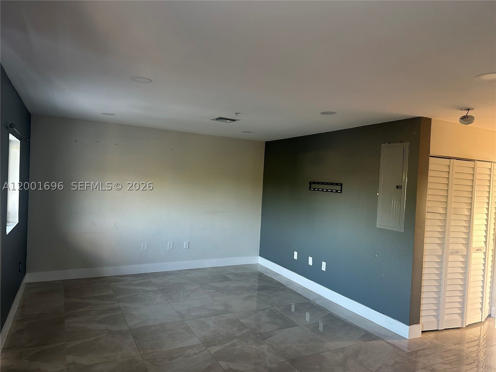 587 NW 100th St – photo 4