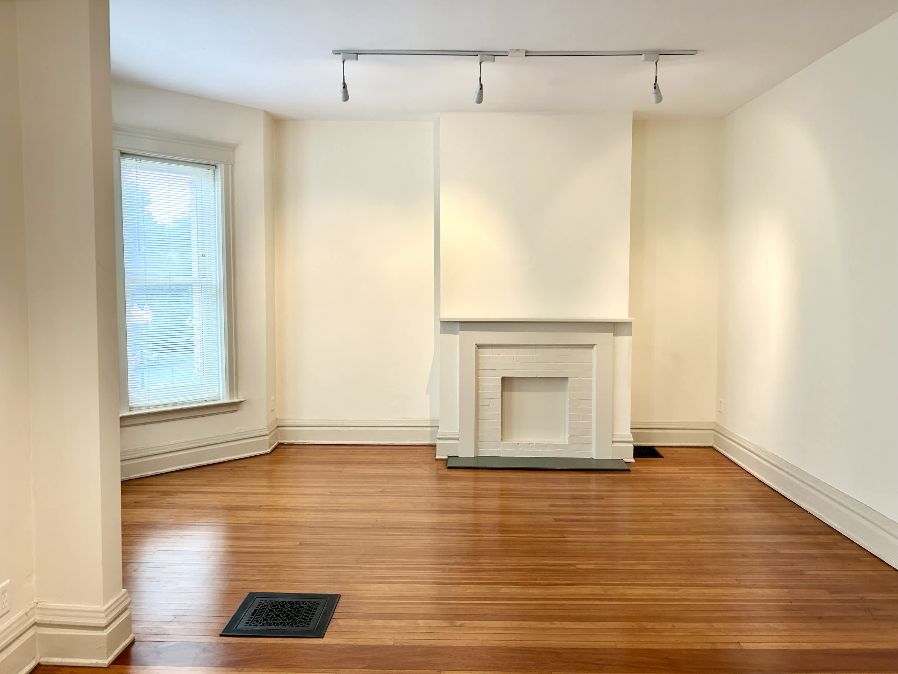 4351 N. Hermitage Ave. – photo 4