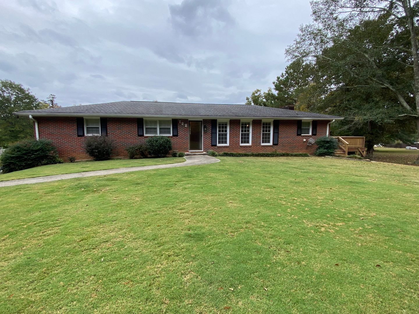4 Bedrooms, 2 Bathrooms – photo 2