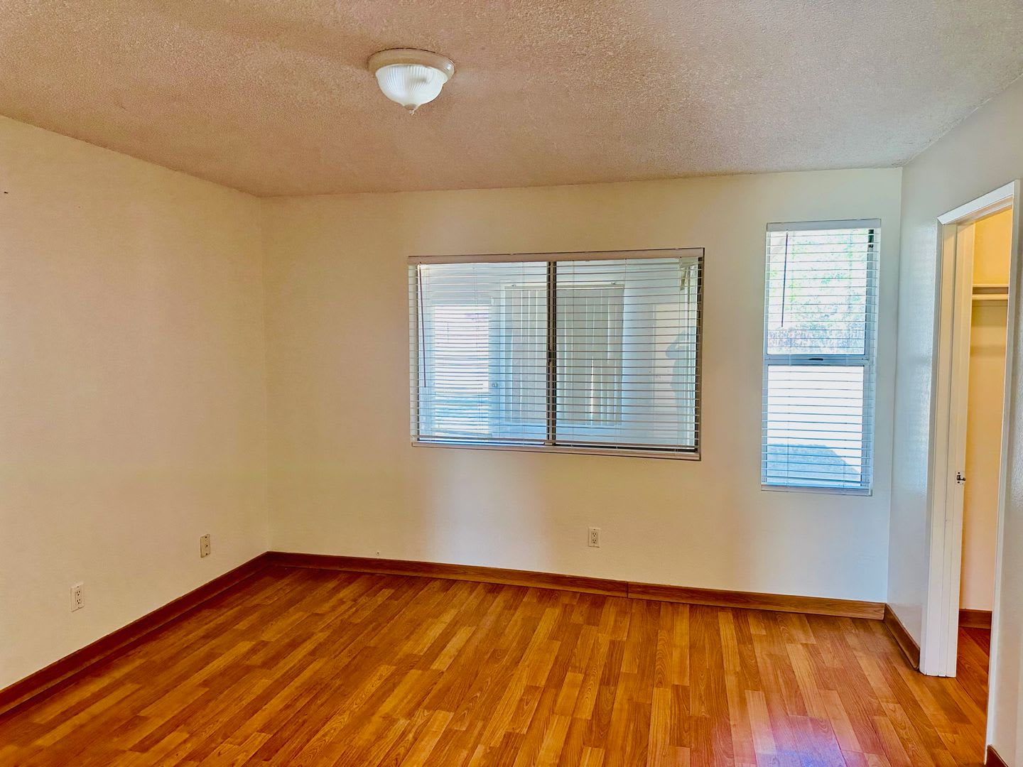 Charming 3 Bedroom, 2 Bath Home with Sunroom – Hesperia – photo 5