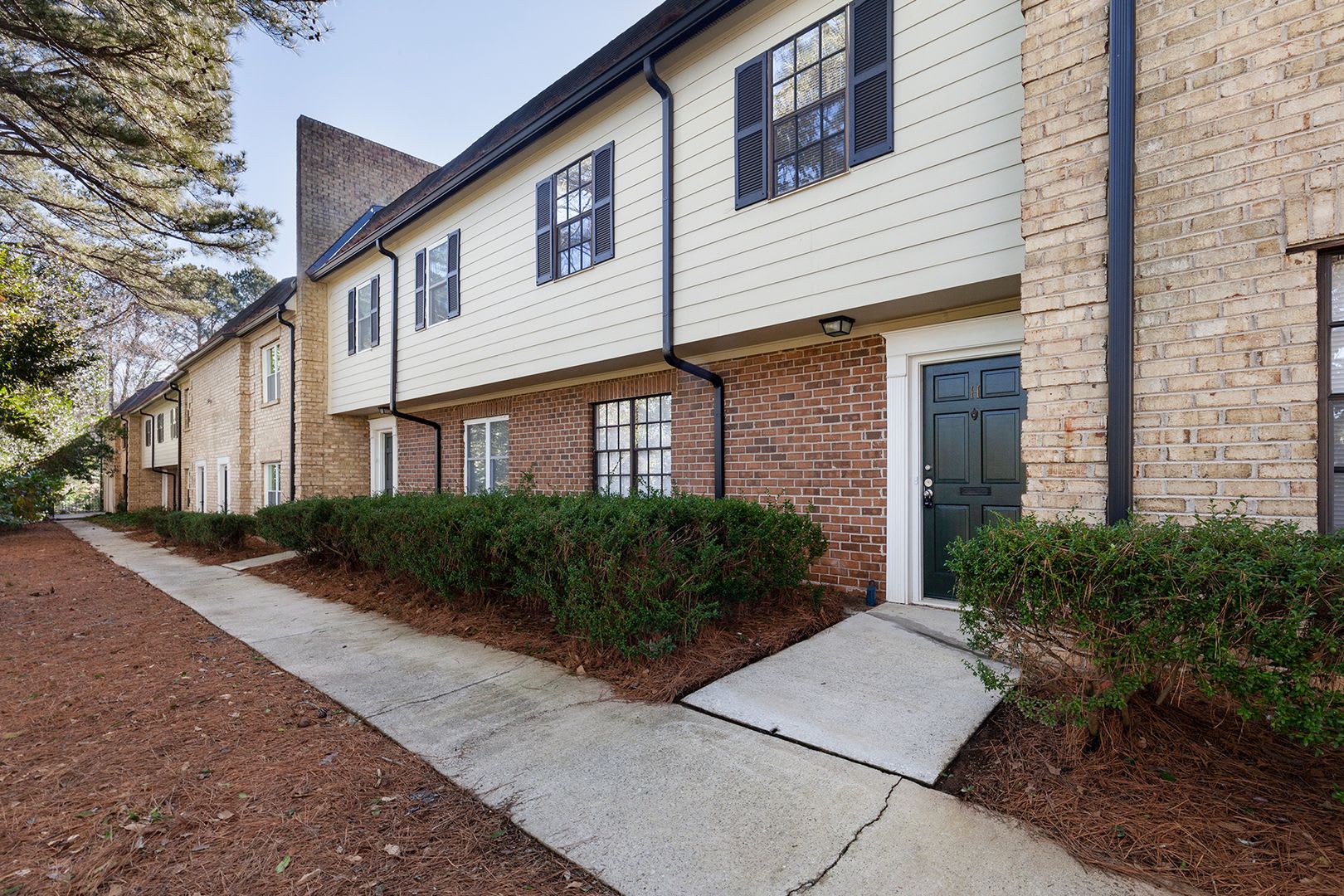 2 Bed 2 5 Bath In Atlanta Security Deposit Is Negotiable – photo 1