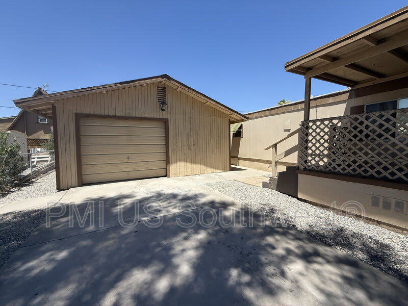 2111 Santa Cruz Ave – photo 3