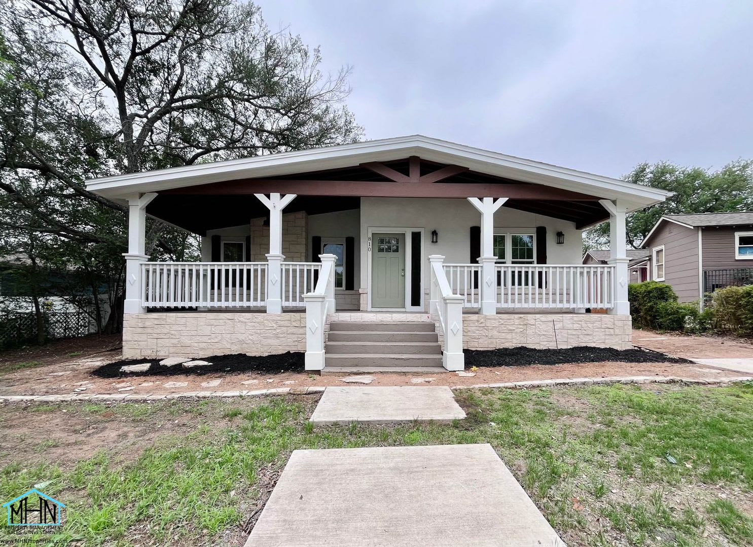 Welcome to your dream home nestled in the prestigious neighborhood of Terrell Hills, Texas. – photo 1