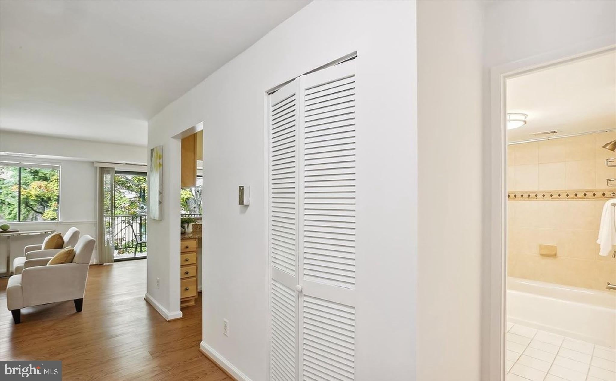 10 MONROE Street – photo 3