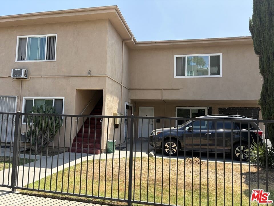 6150 Radford Ave – photo 4