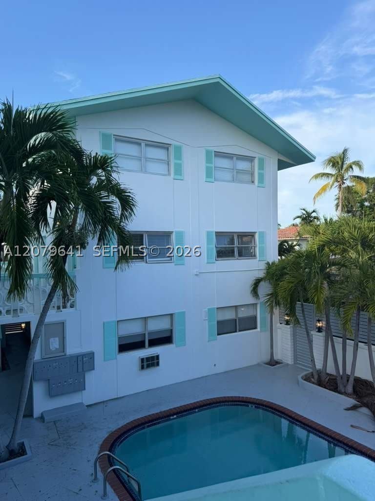 421 NE 68th St – photo 1
