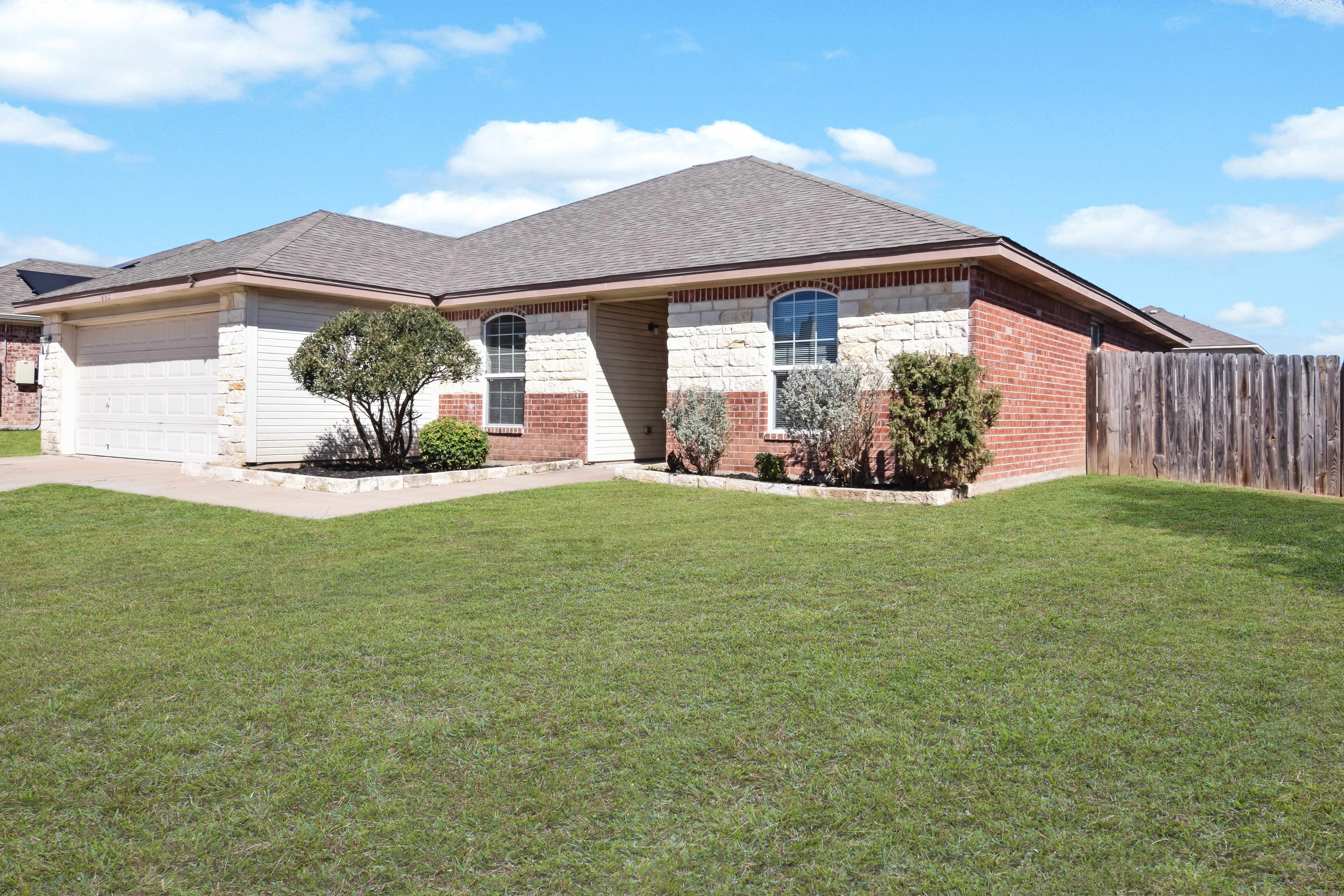 403 Constellation Dr – photo 2