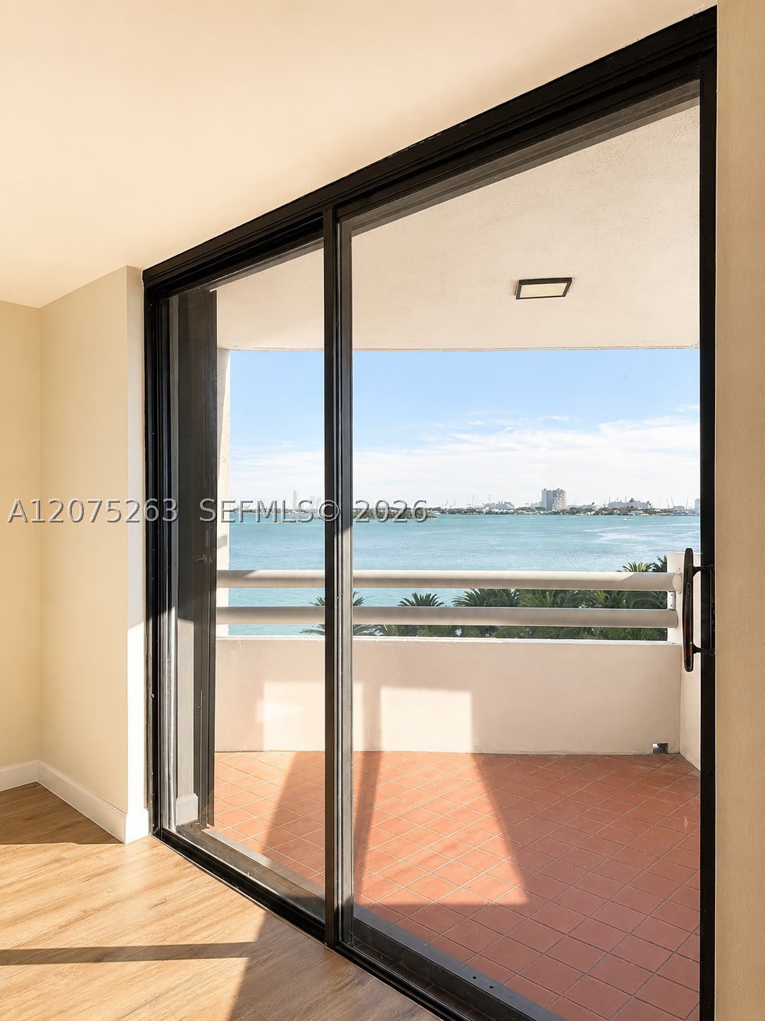 555 NE 30th St – photo 2