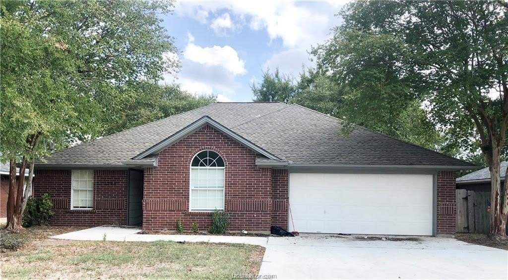1304 Bayou Woods Drive – photo 1
