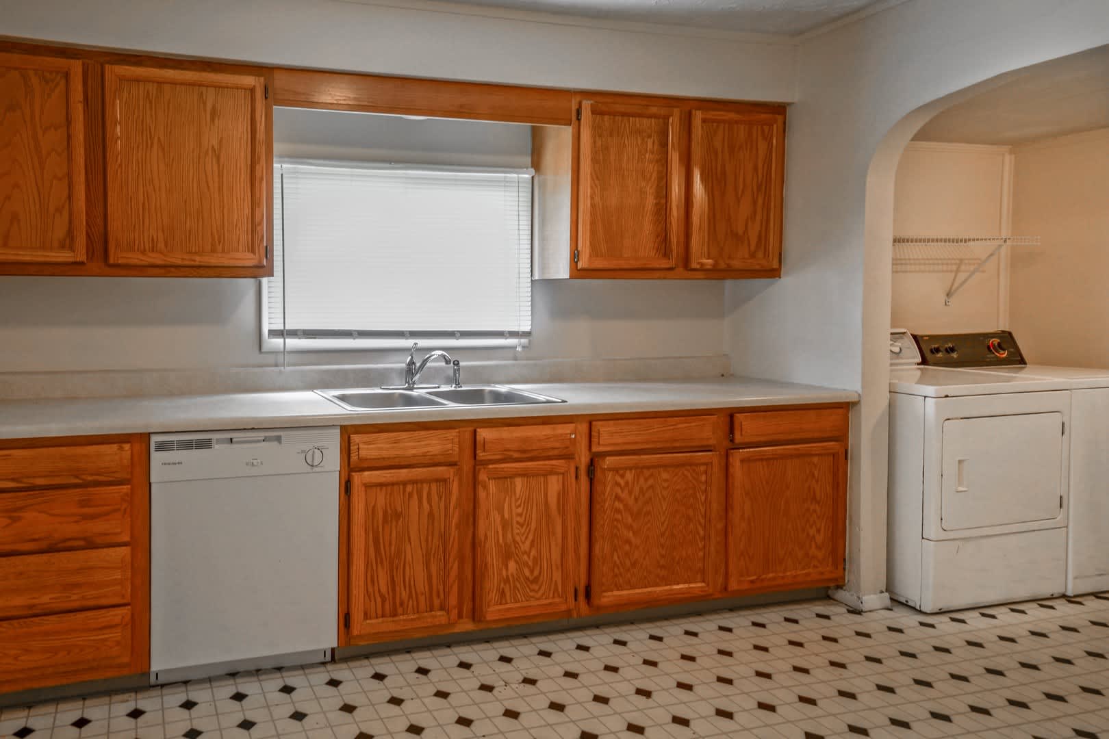 Great 3 Bedroom, 2 Bath – photo 3