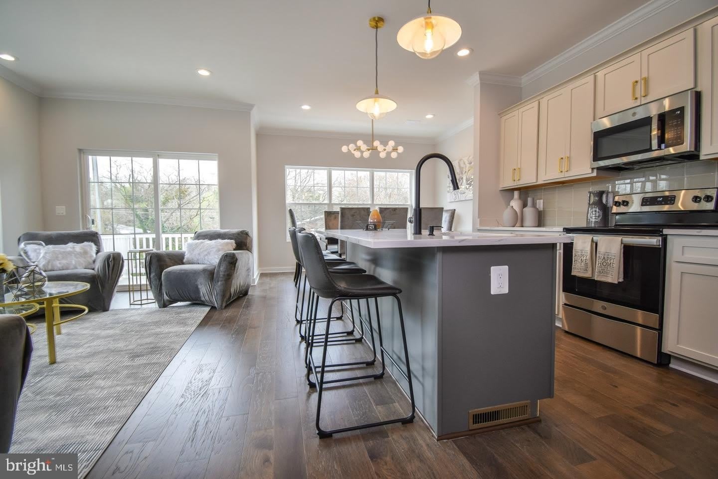 8276 SAFARIAN Way – photo 3