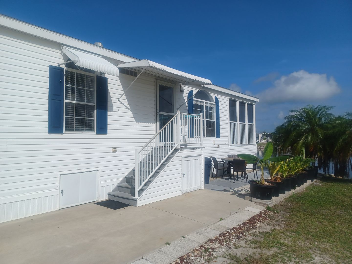 Newly Remodeled Furnished 2 Bedroom 2 Bathroom – photo 1