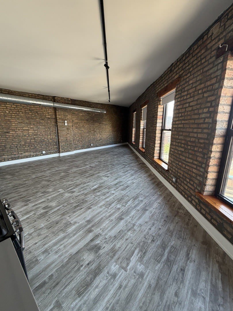1572 N Milwaukee Avenue – photo 2