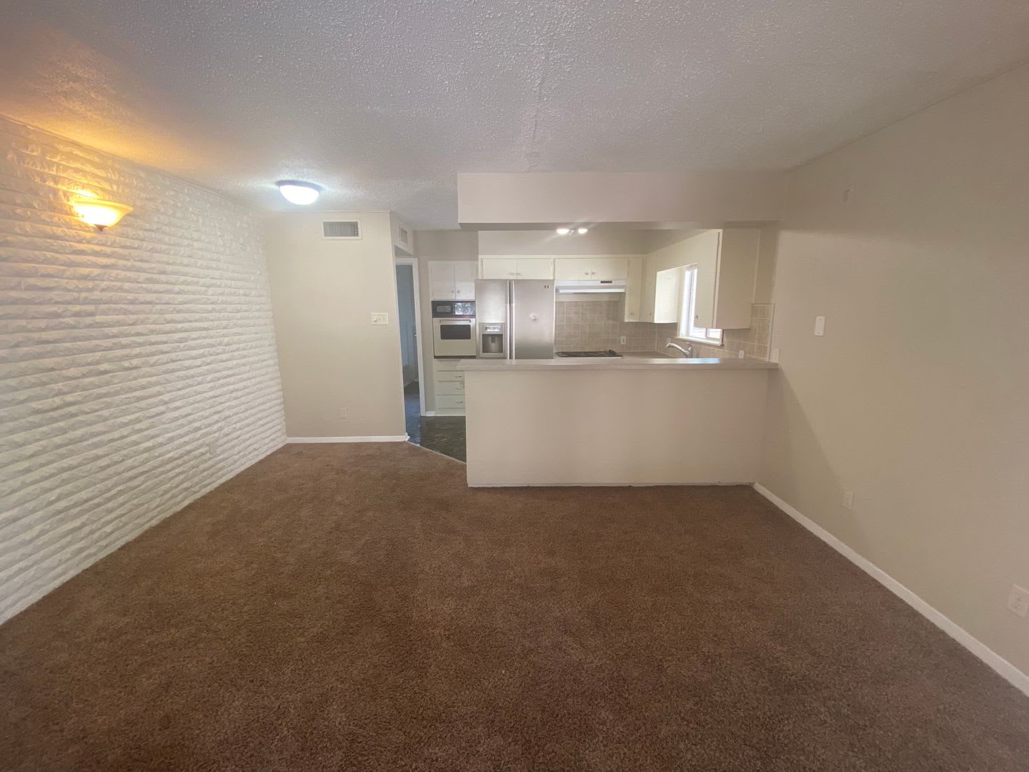 UT PRE-LEASE: West Campus 2 bed/1 bath fourplex unit, Walk to UT, entertainment, restaurants, and more. – photo 3