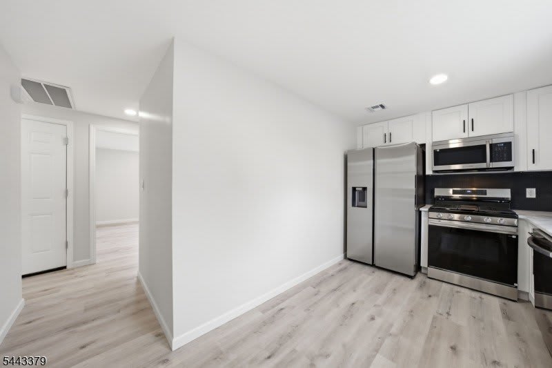 551 Schuyler Ave – photo 4