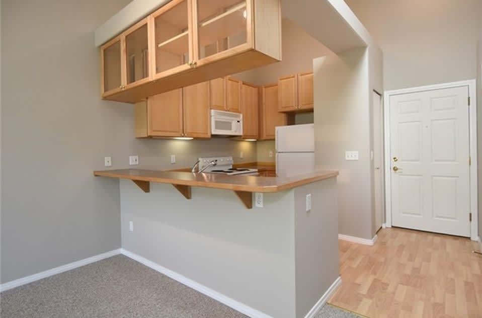 Top Floor 2bed/1.25bath Condo w/Secure Parking – photo 3