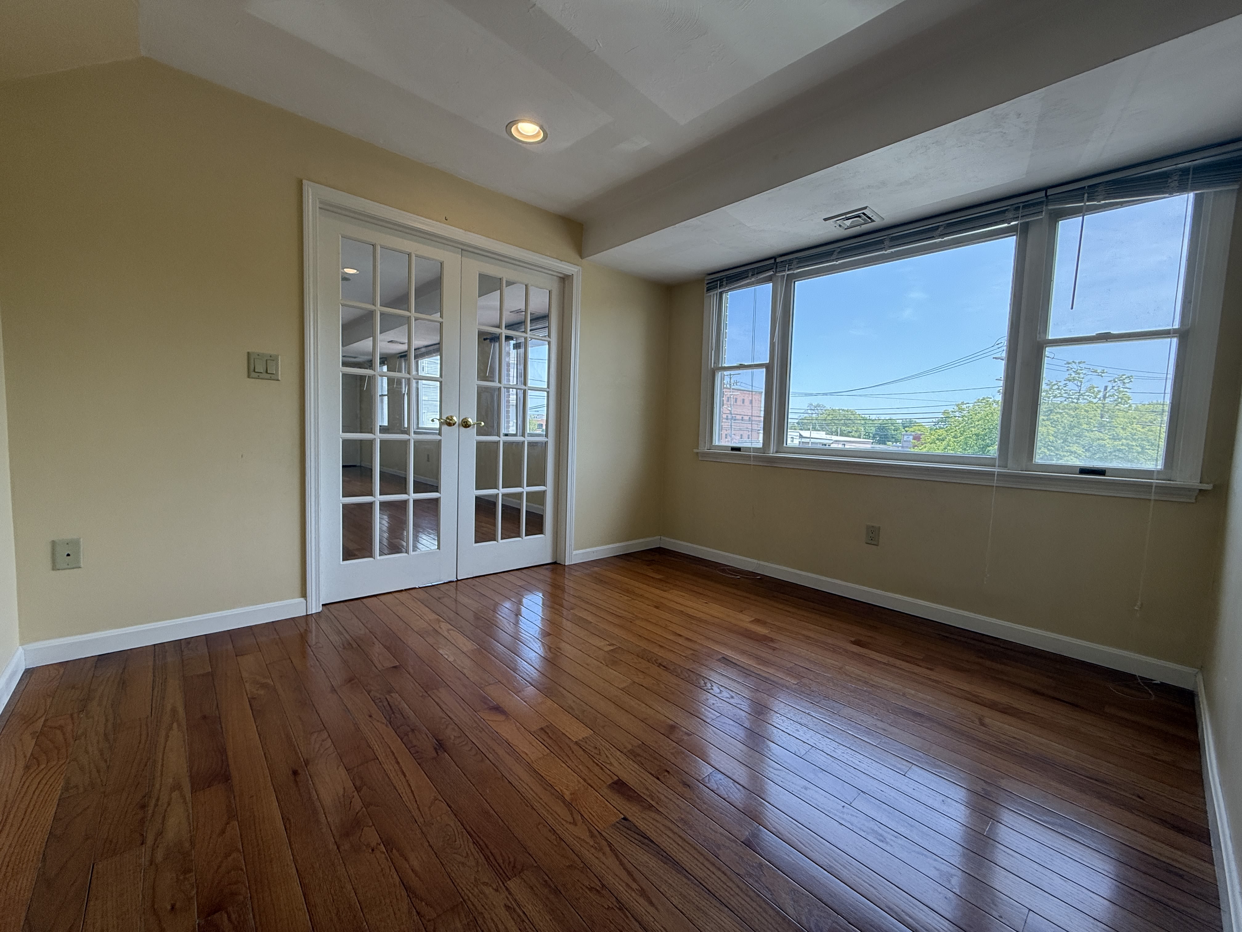 947 Washington St – photo 3