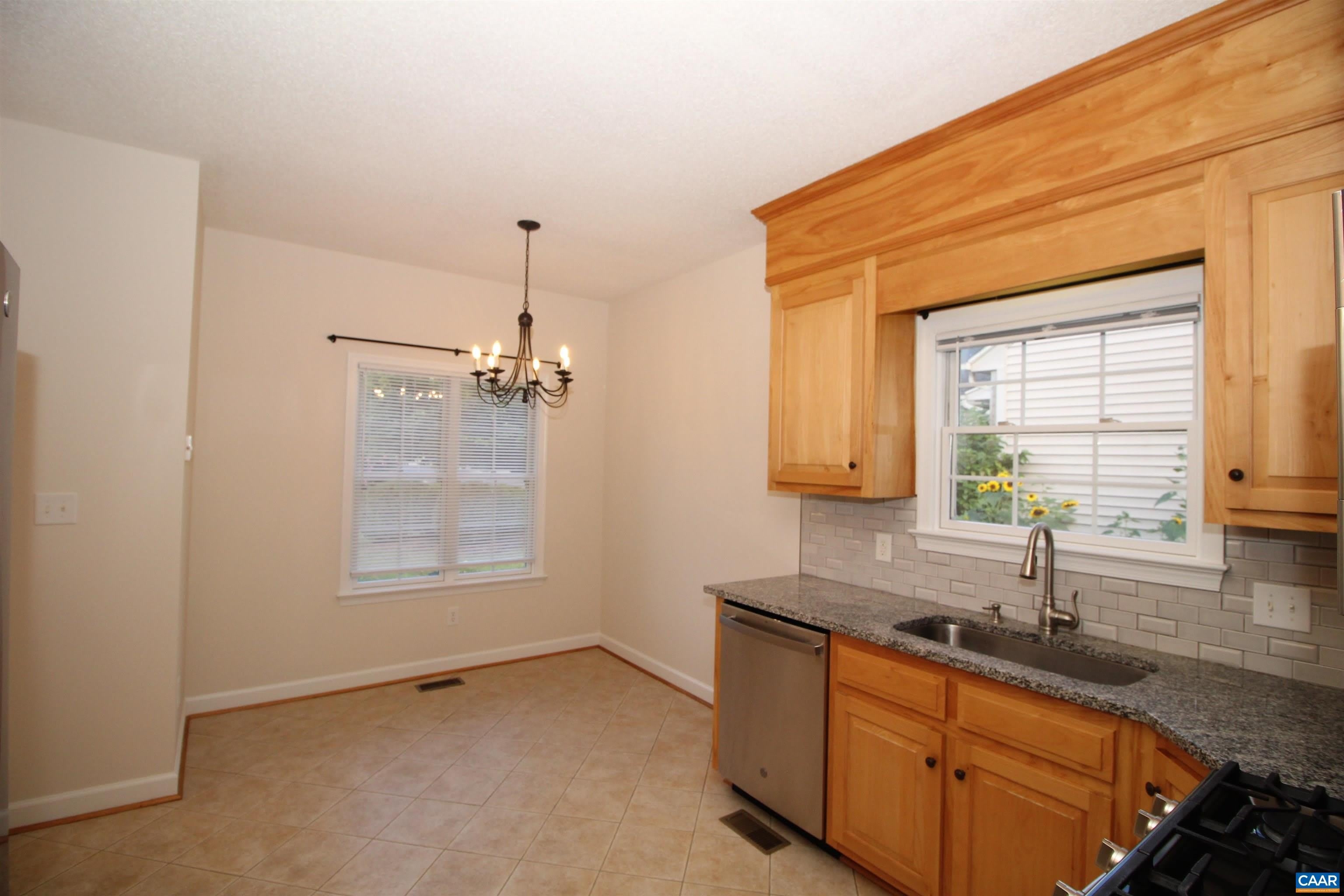 121 BRYANT DR – photo 5