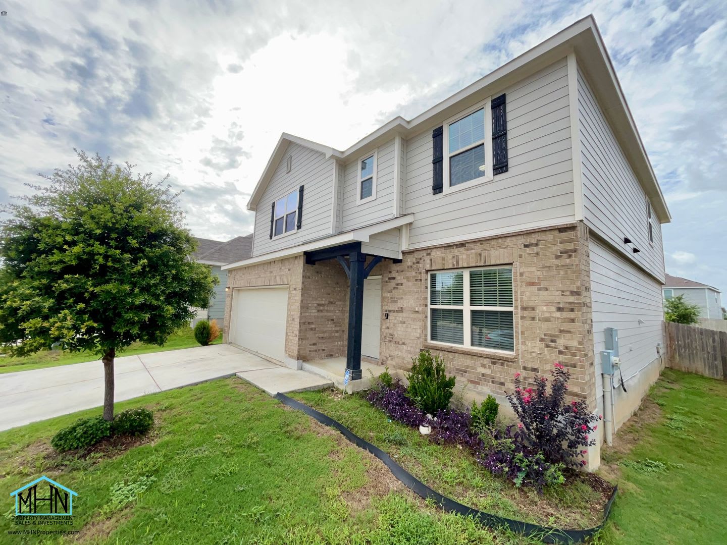 A stunning 2-story 5 bedrooms, 3.5 bathrooms residence in the heart of San Antonio, Texas! – photo 2