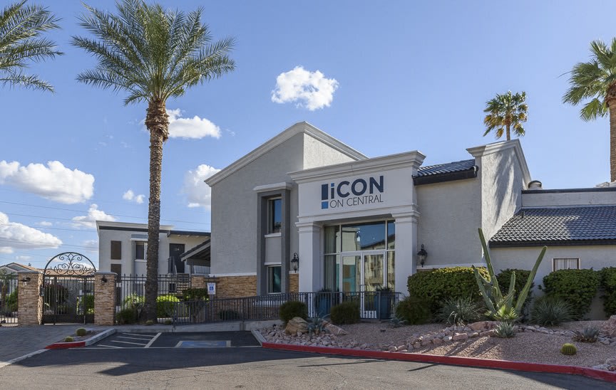 Icon on Central – photo 1