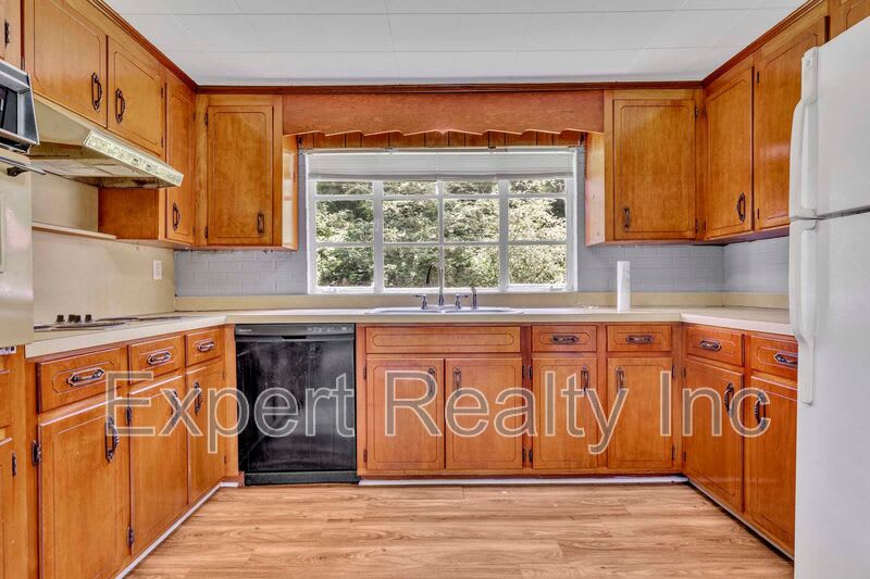 216 Meadowood Ave – photo 2