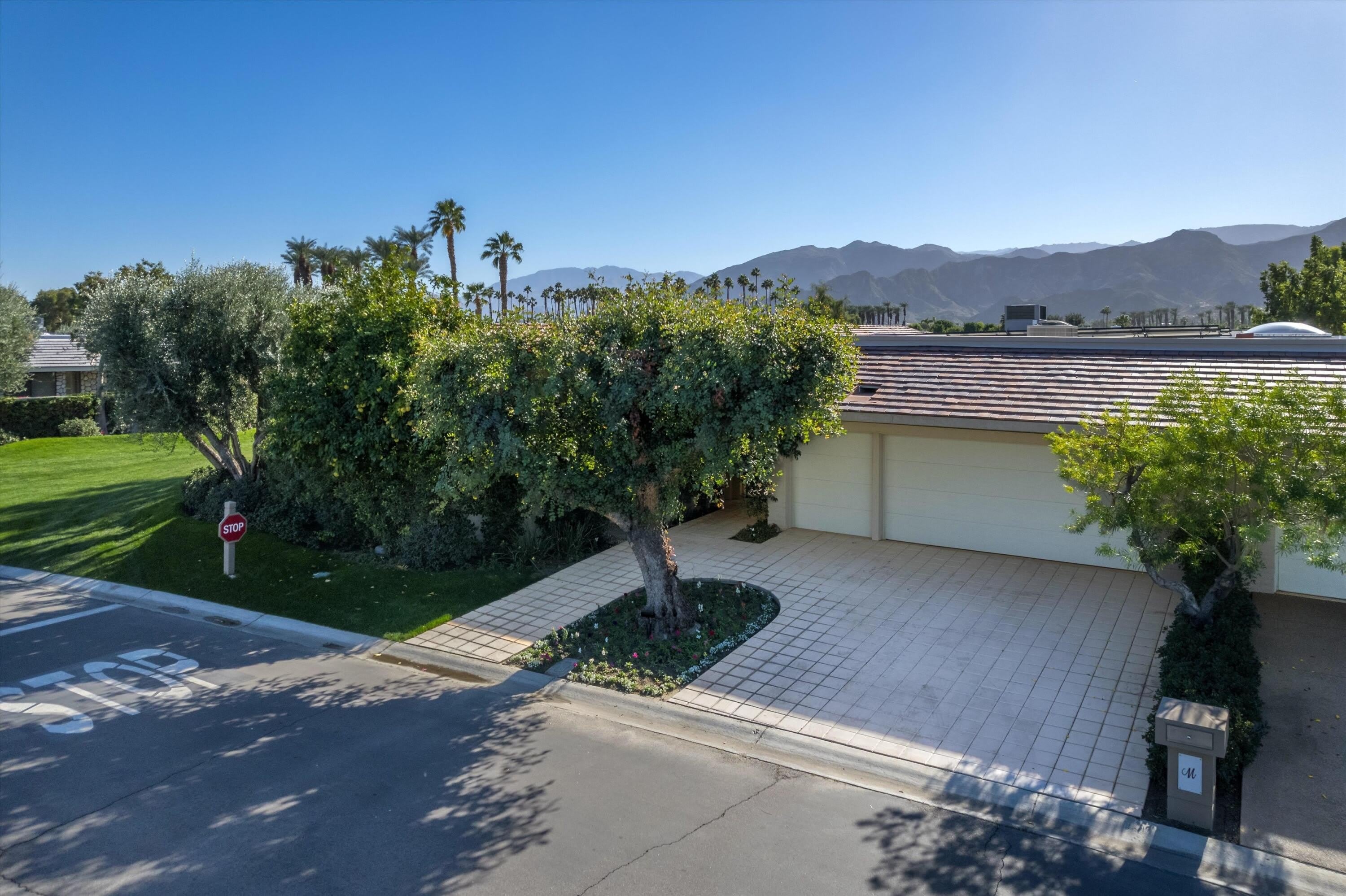 1 Mayfair Drive – photo 2
