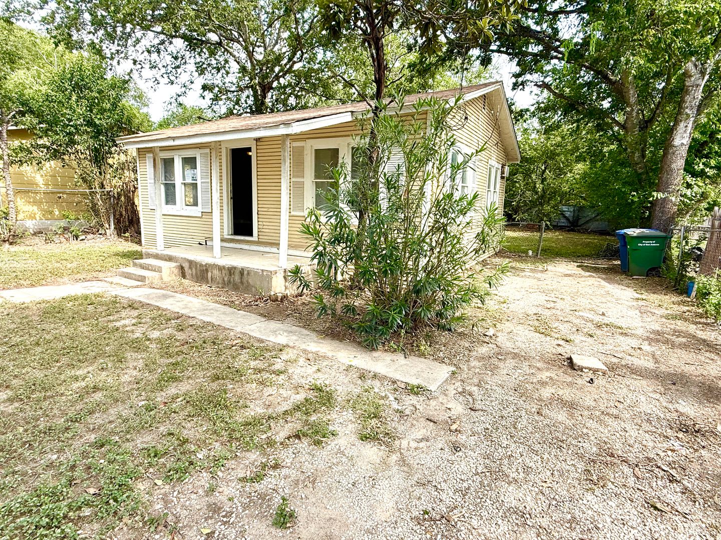 **APPLICATION RECEIVED** Charming Cottage Retreat with Fenced Yard! – photo 2