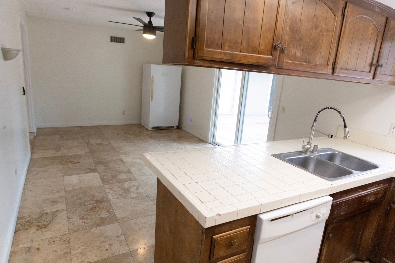 Rarely Available Private 5 Bed 3 Bath House w/ 2 Masters – photo 5
