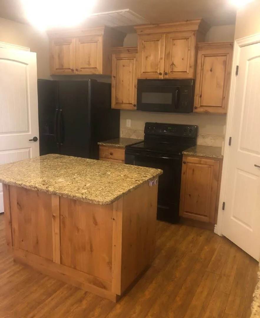 Charming 3 Bed 1.5 Bath Townhome in Rexburg! – photo 5