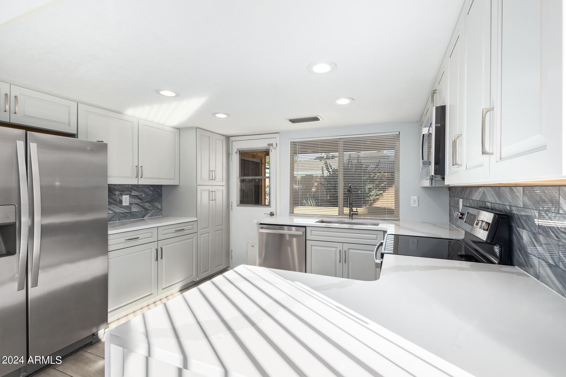 14237 N 41st Drive – photo 3