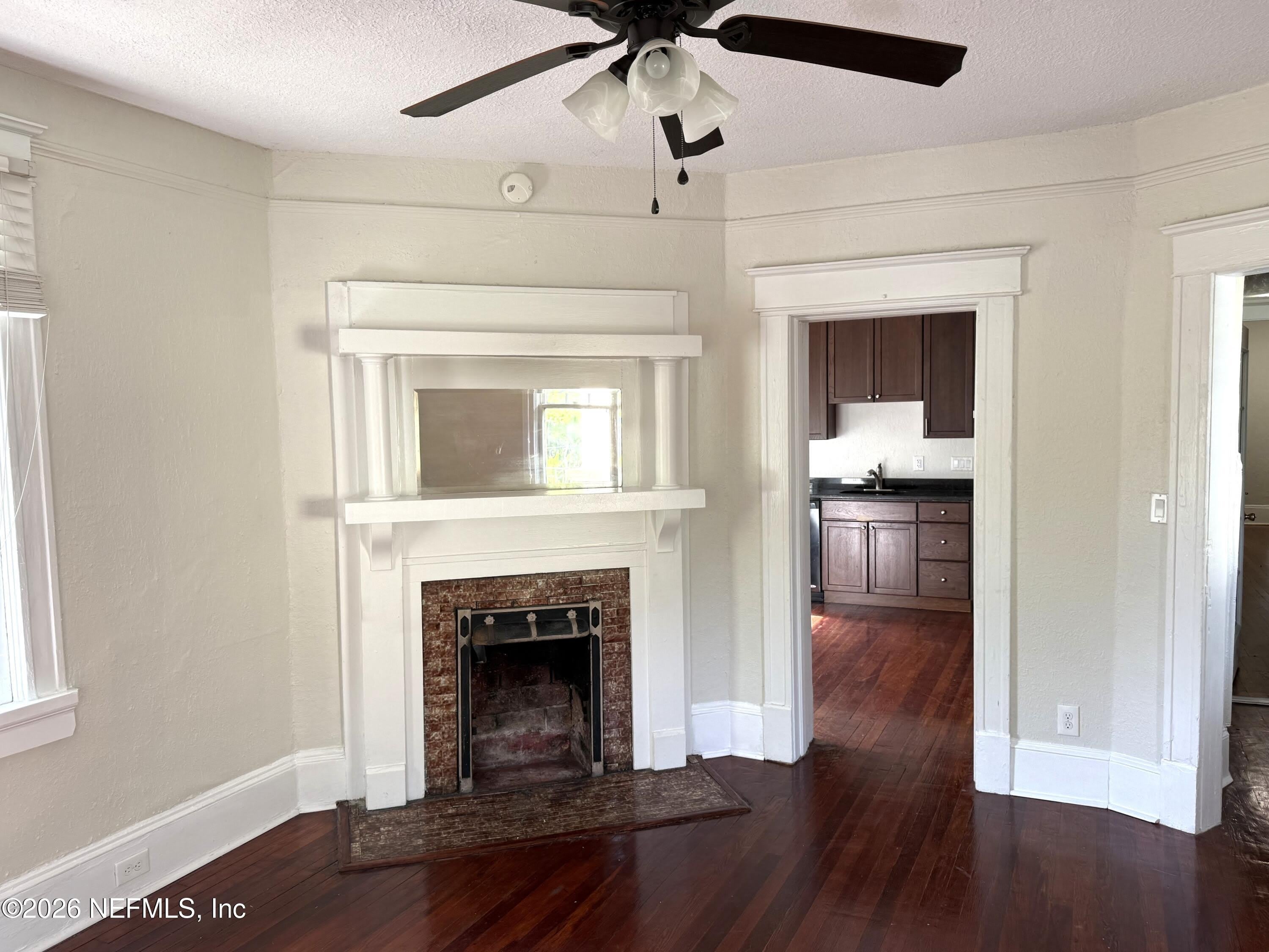 2116 HERSCHEL Street – photo 4