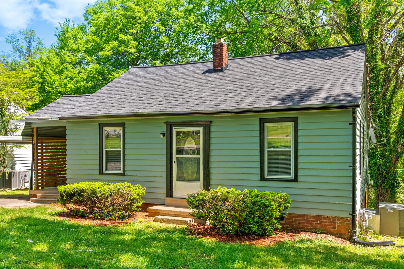 2 Bedroom Home For Rent Near Madison Street! – photo 4