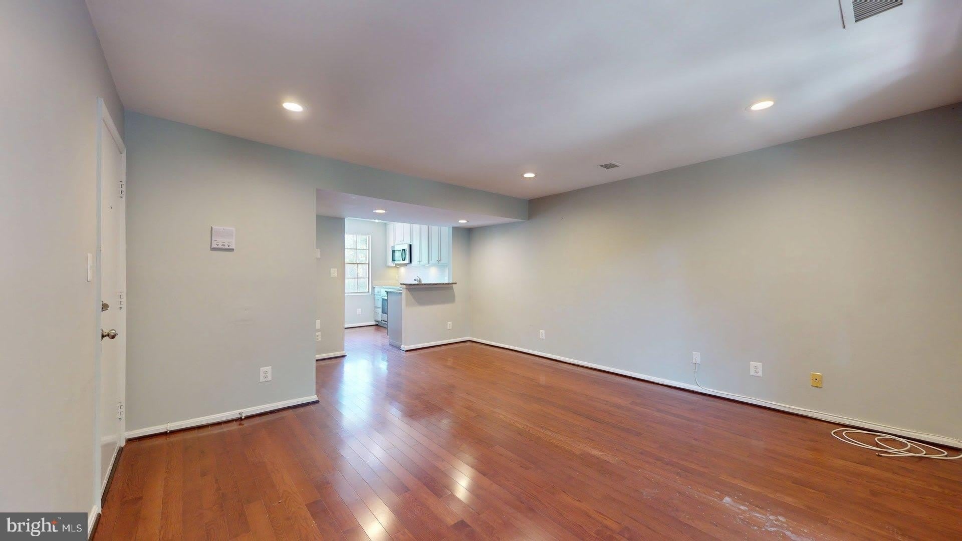 1407 E ABINGDON Drive – photo 4