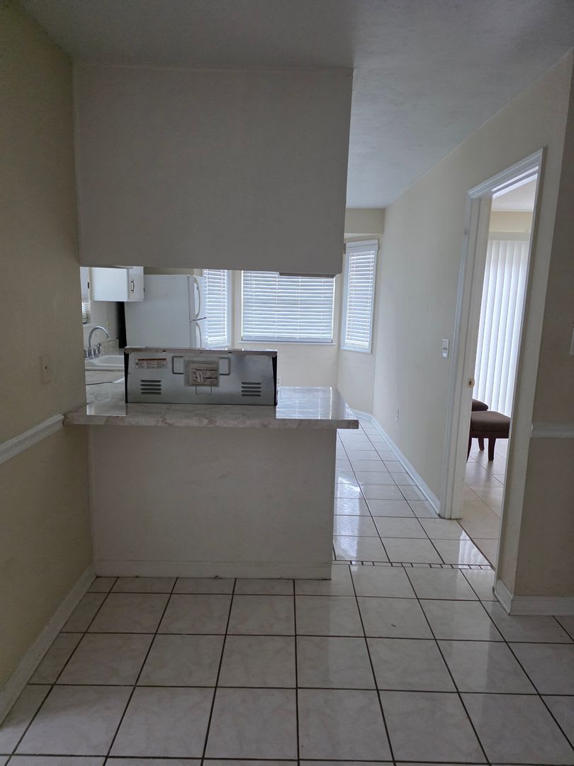 Convenient Living Near Lincoln High 3725 Sutor Court – photo 4