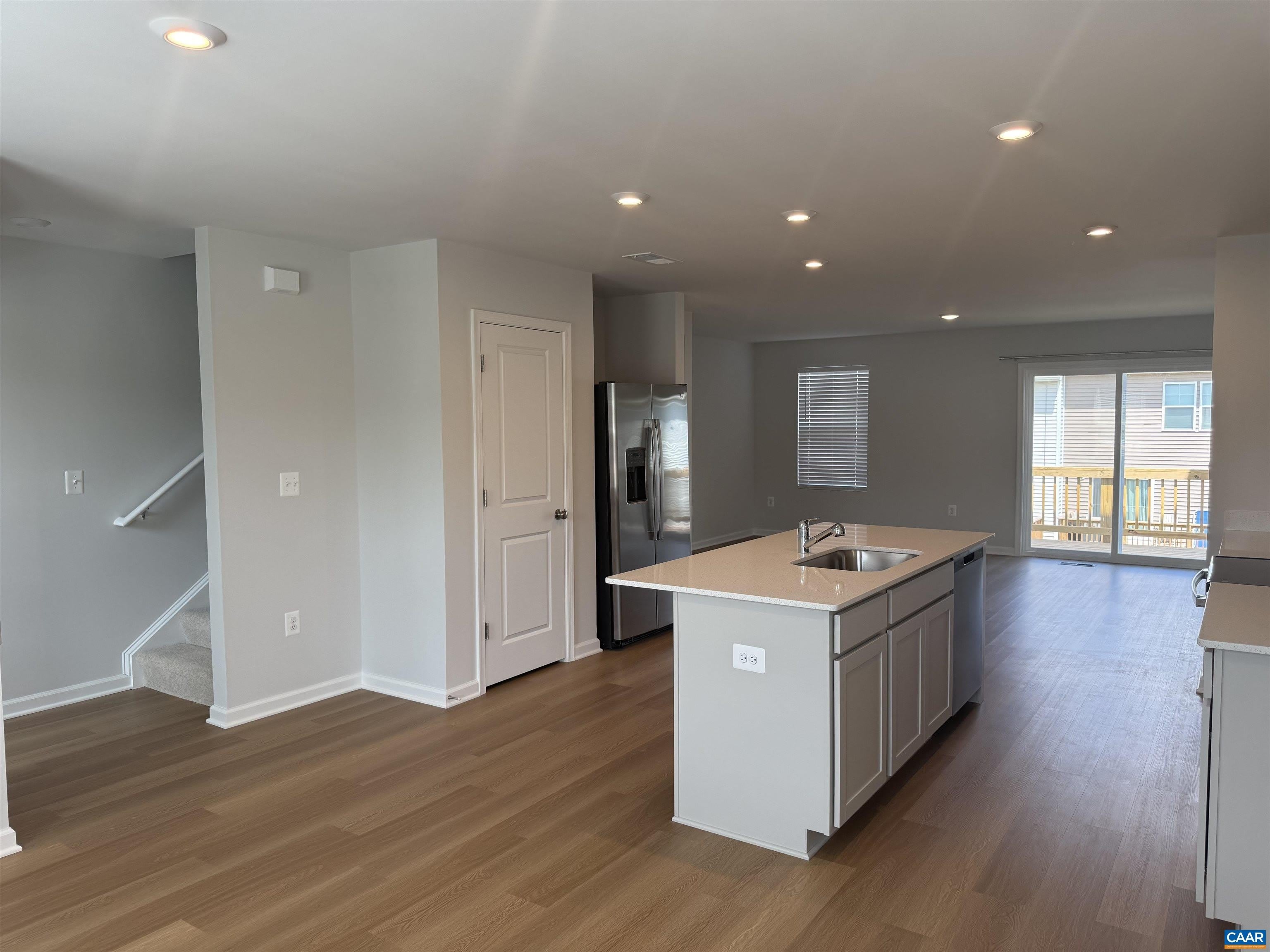 37 LAURIN ST – photo 3
