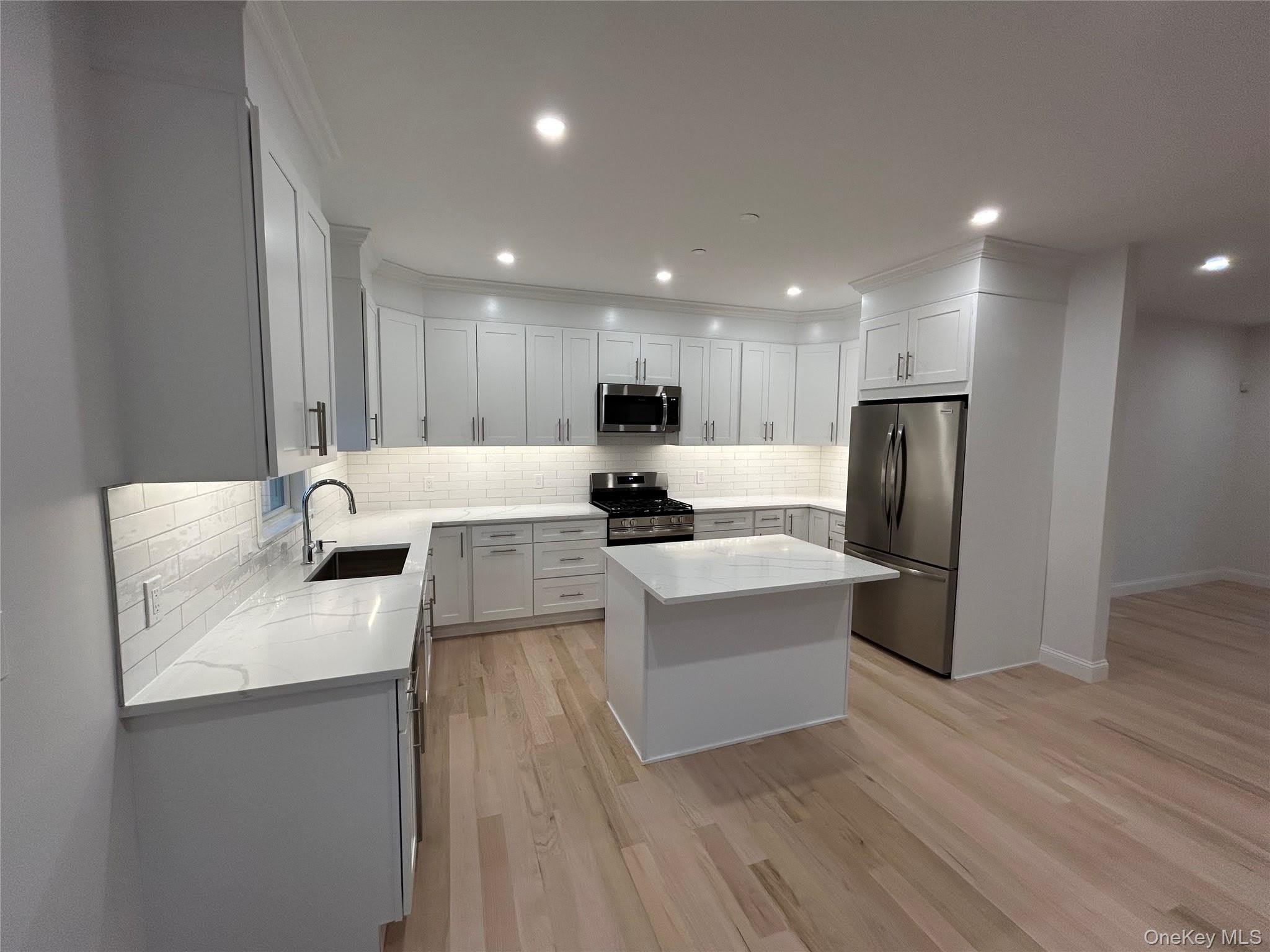 61 Adelphi Avenue – photo 2