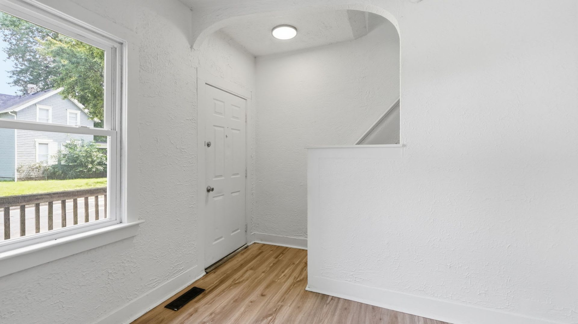 3 Bedroom Home With Modern Updates – photo 4