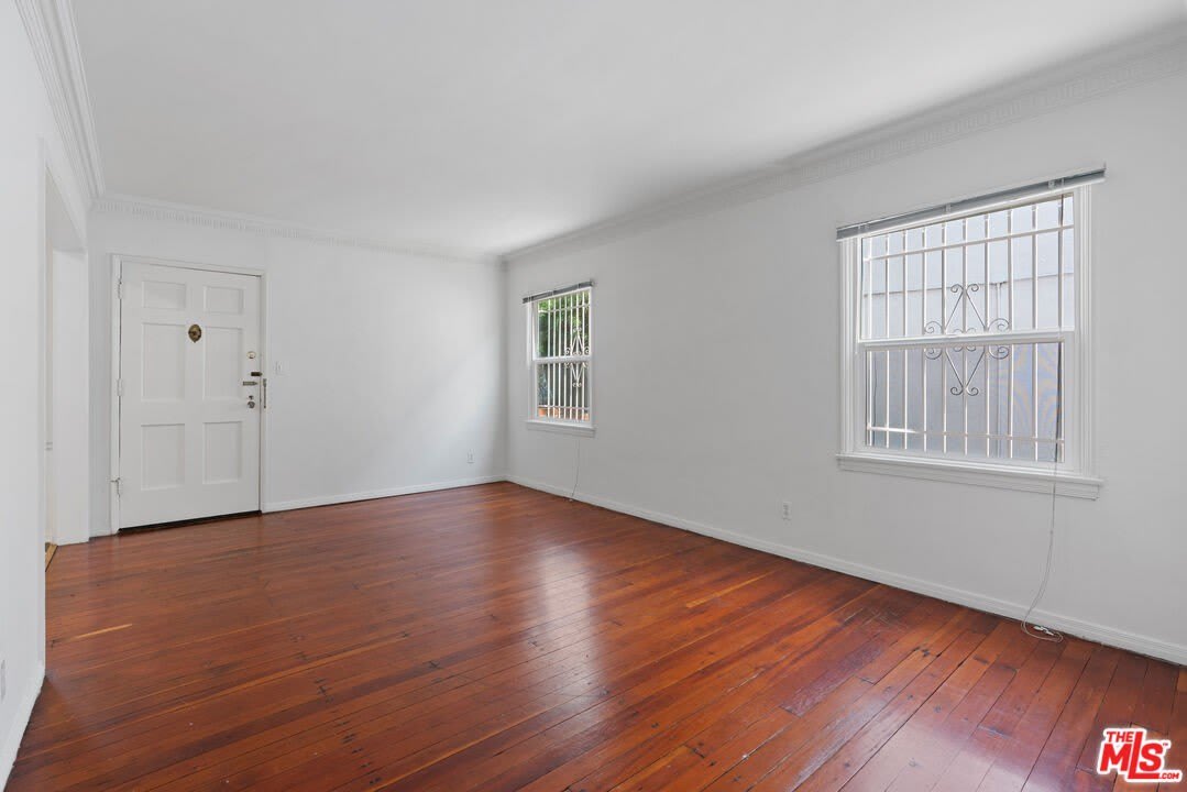 180 N Clark Dr – photo 3