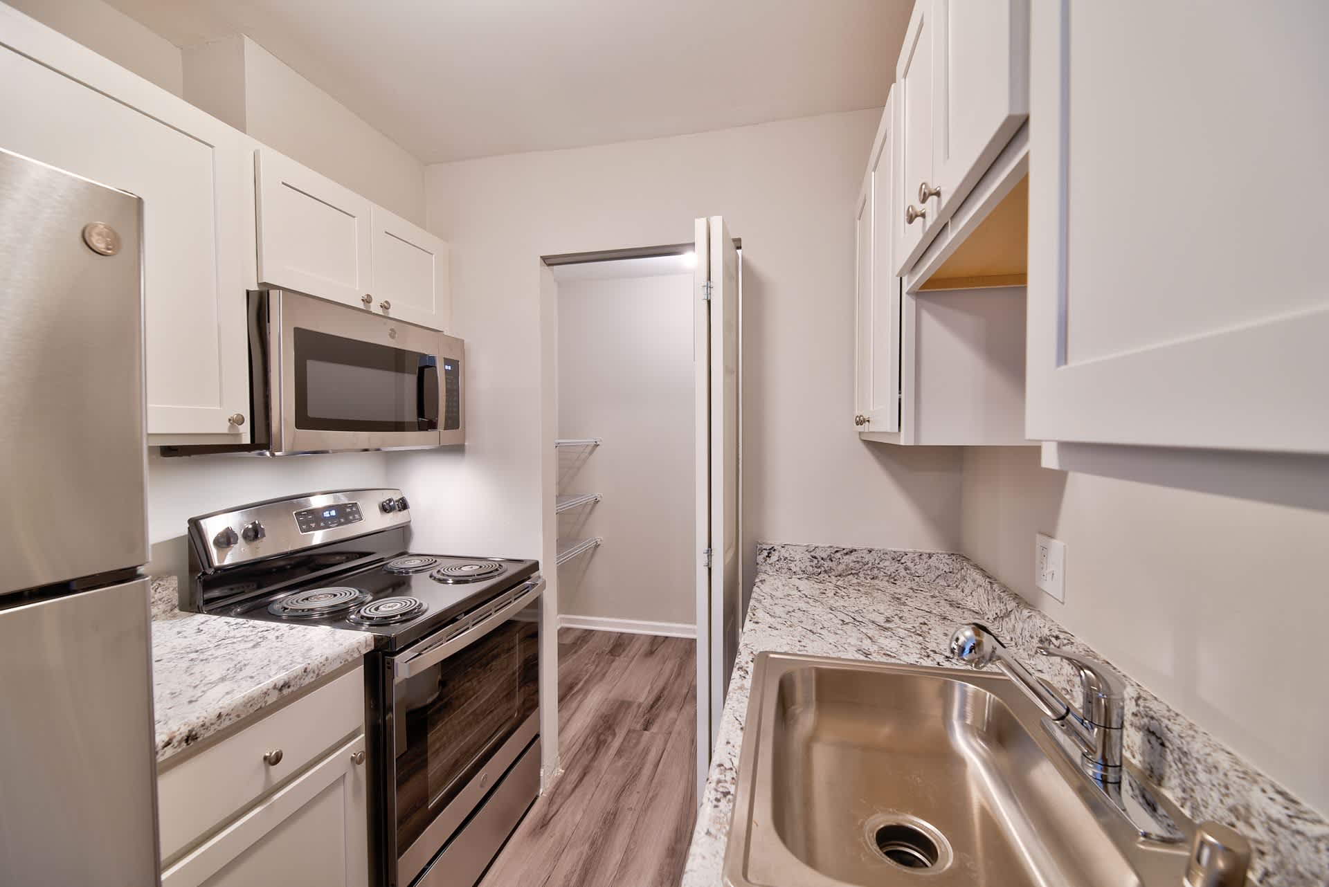 Glen Hills Apartments – photo 1