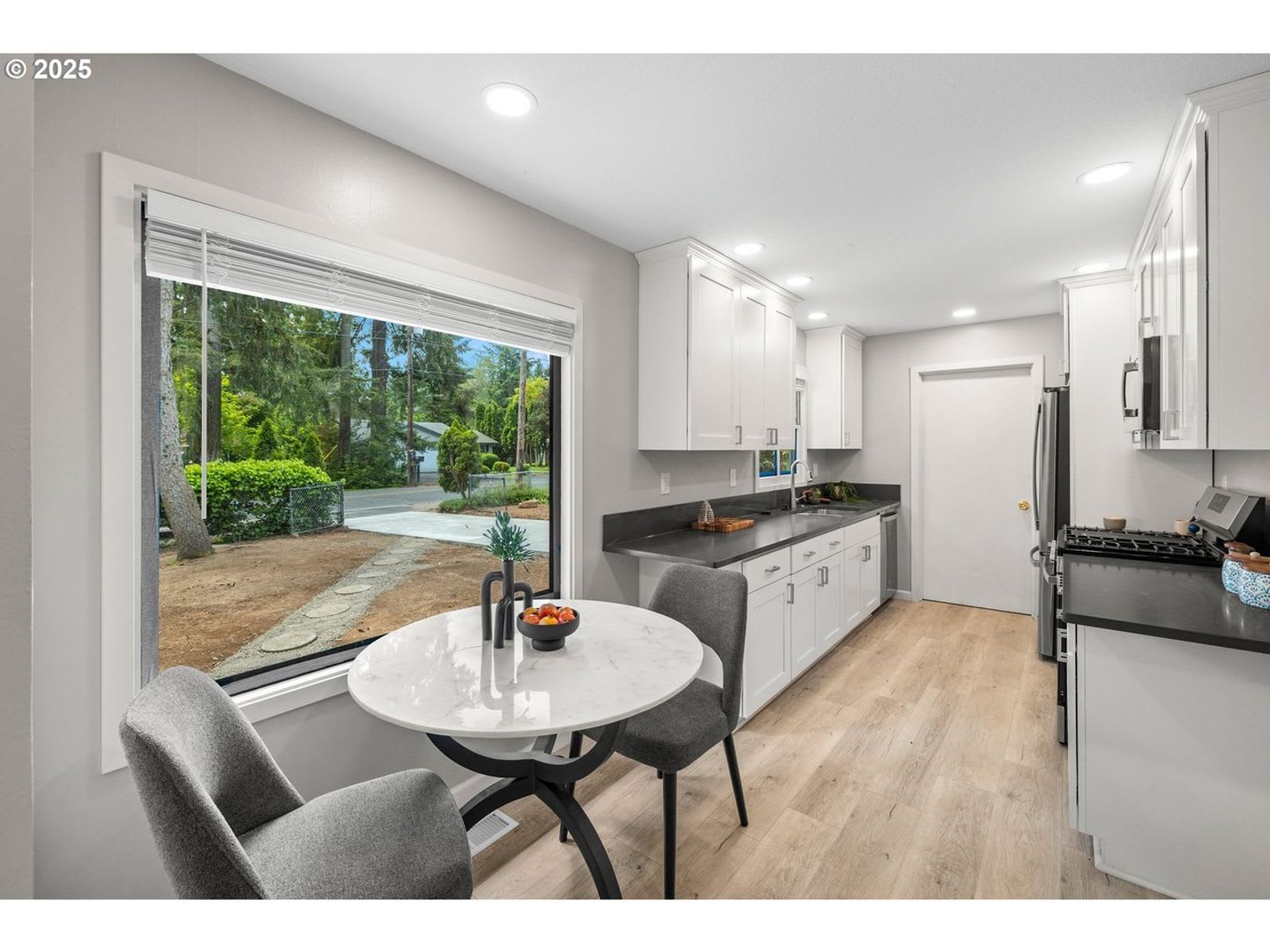 Updated renovations 3BD 2BA 1,050SQ FT in Lake Oswego – photo 5