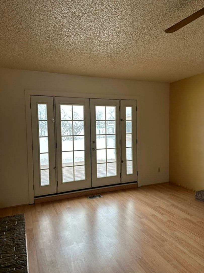 Large home with additional garage! – photo 5